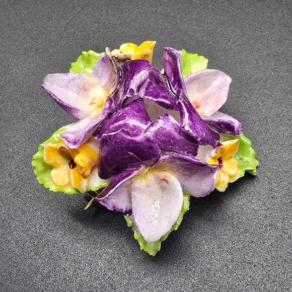 Porcelain Flower Brooch Purple Signed Made in England Dorothy Ann - Picture 5 of 7